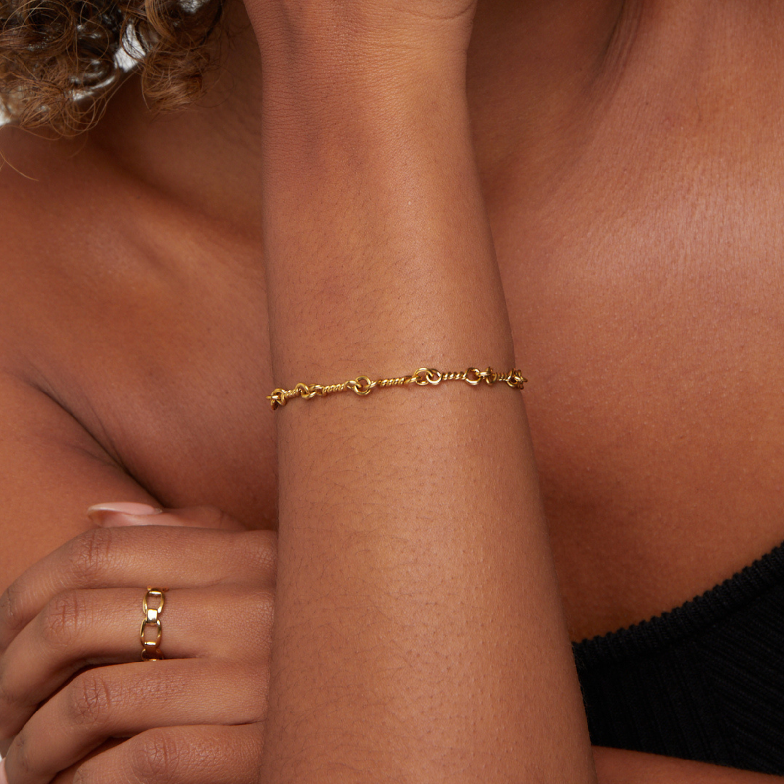 Figaro Gold Knot Chain Bracelet - Image 5