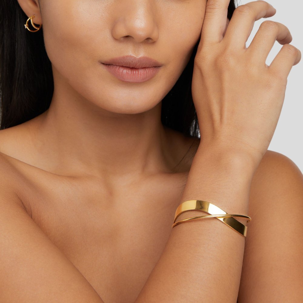 Eve Gold Bangle - Image 4