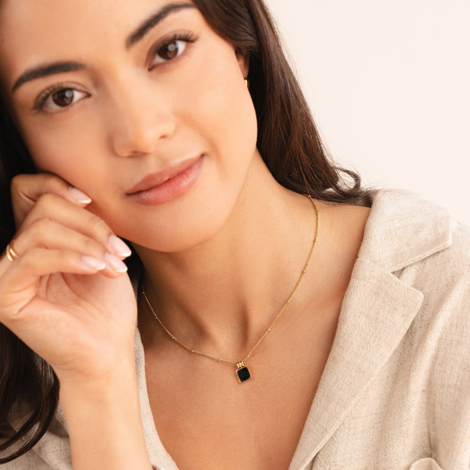 Lucia Black Pendant Necklace - Image 5